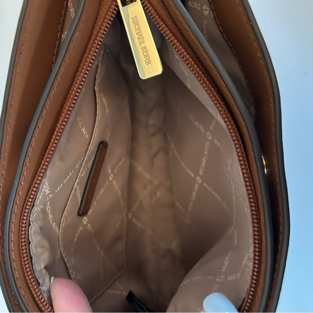 SOLD !!!!Michael Kors Trisha Medium Triple Compartment Crossbody Bag - Picture 7 of 14